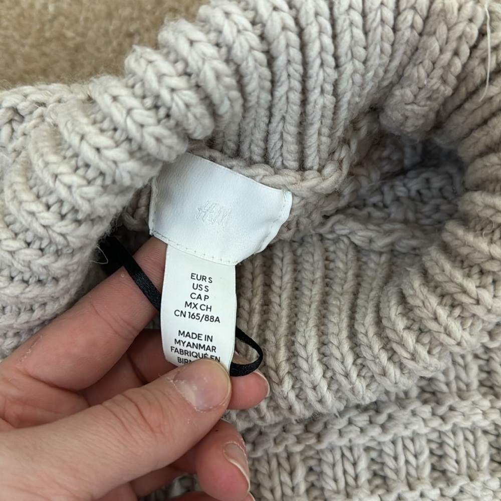 H&M Sweater - Picture 3 of 4